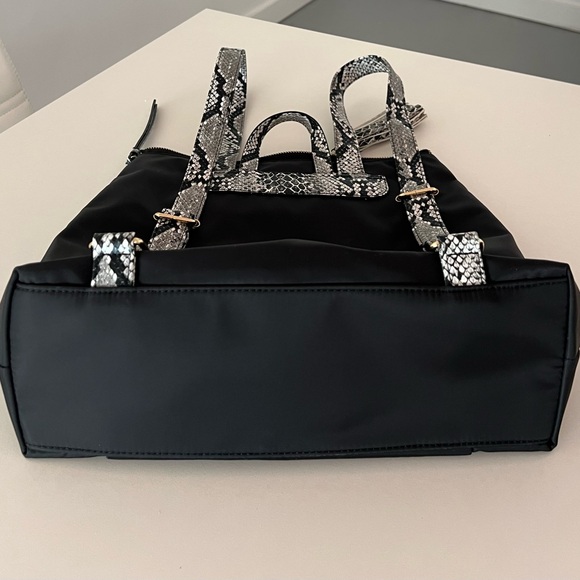 BRAND NEW VERY STYLISH KATE LANDRY BACKPACK PURSE BAG BLACK/SNAKE SKIN PRINT - Picture 7 of 10